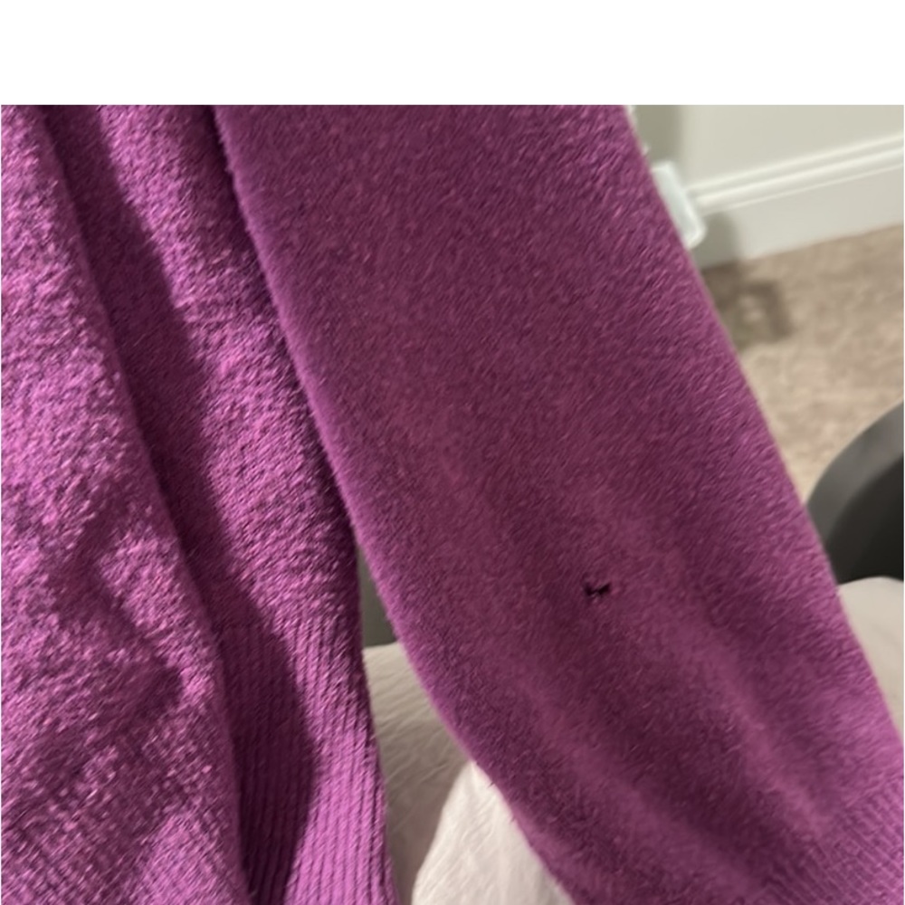 Cabi 4098 V-Neck sweater - Picture 9 of 10